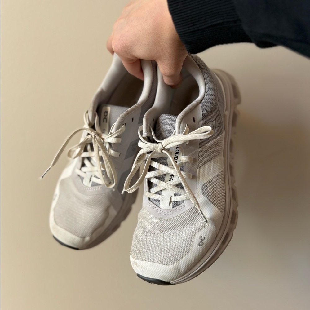 OnCloud Women’s White and Silver Running Shoes, Sneakers, Size 8.5